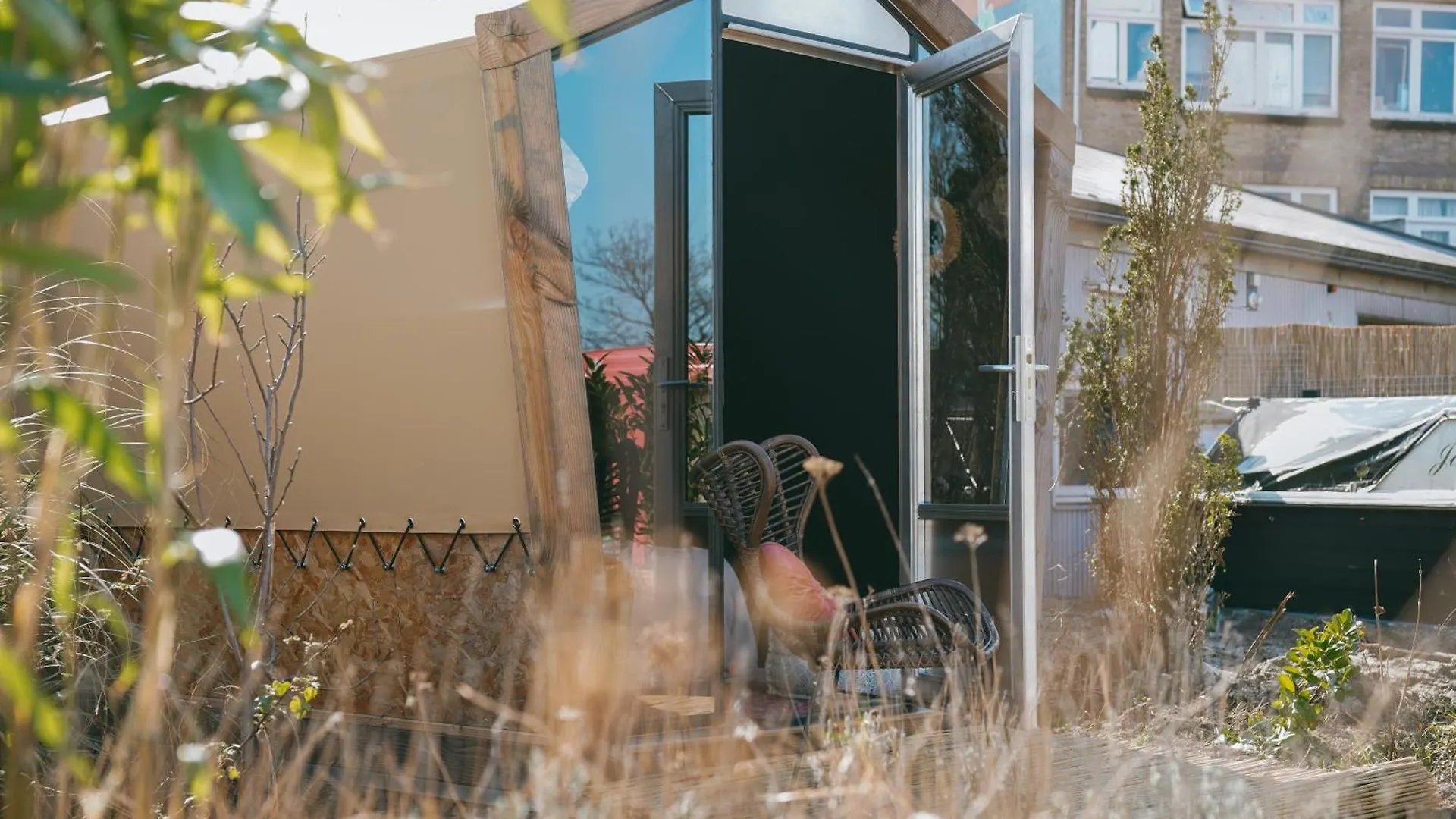 Campsite De Buitenkans Unique Cabins - Urban Camping Rotterdam Netherlands