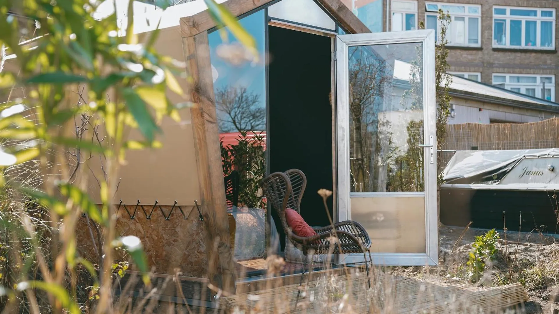 Campsite De Buitenkans Unique Cabins - Urban Camping Rotterdam